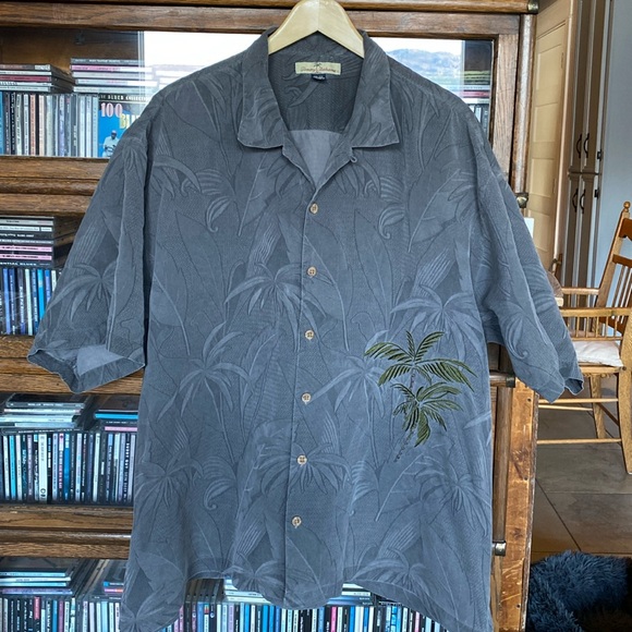 100% Silk Grey-on-Grey TOMMY BAHAMA Hawaiian Style Shirt Size XXL - Picture 1 of 13